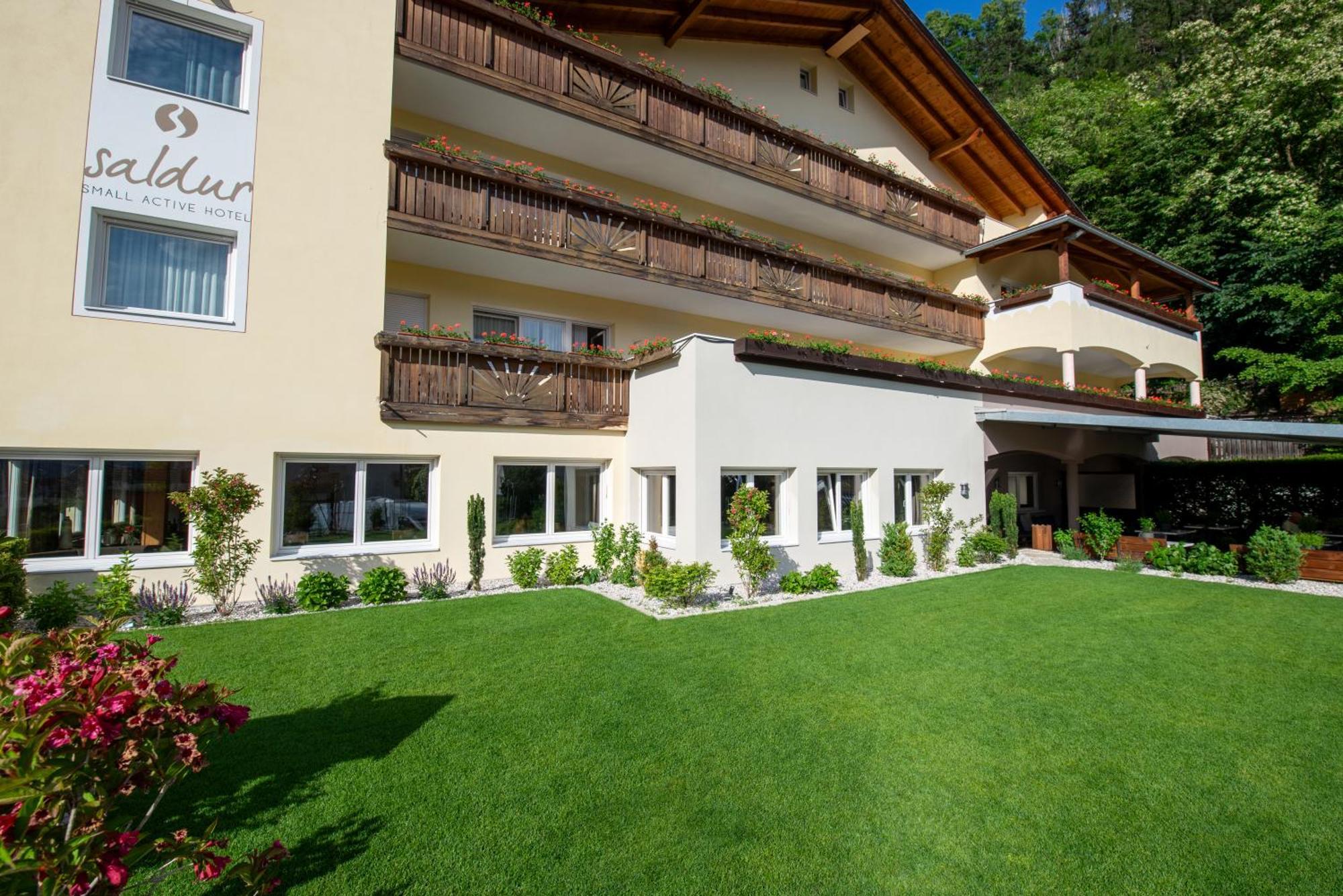 Saldur Small Active Hotel Злудерно Экстерьер фото