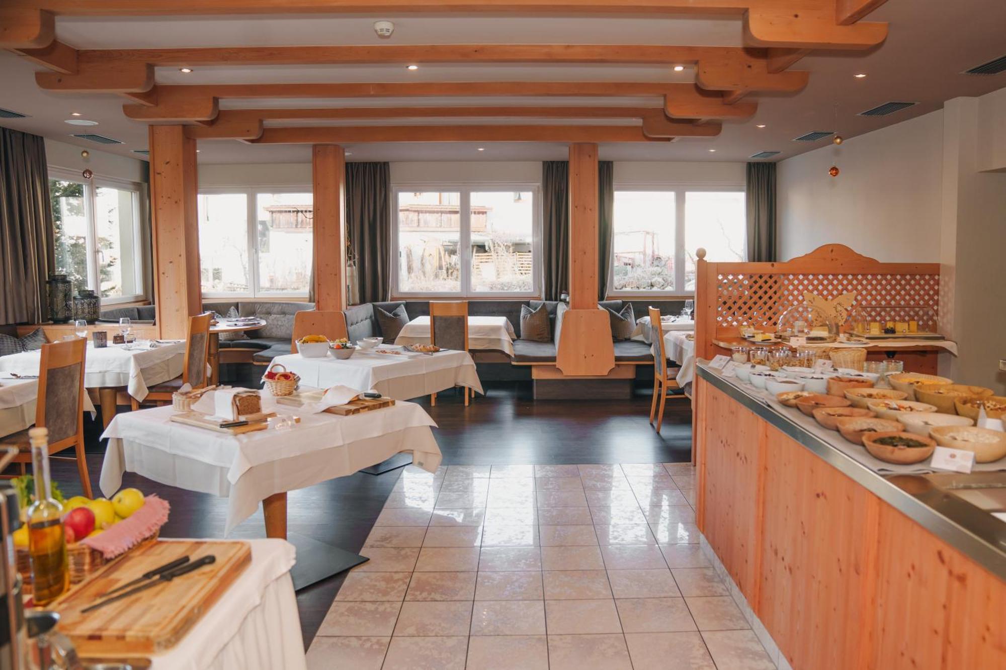 Saldur Small Active Hotel Злудерно Экстерьер фото